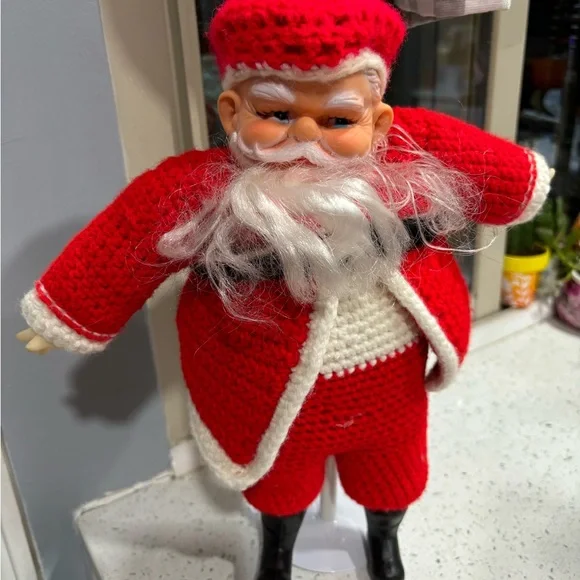 Santa and Mrs Claus Hand Made Crochet Dolls 1980s Vintage